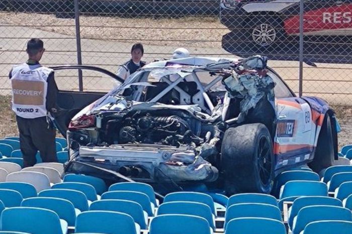 El Porsche de Alexandre Areia, Team Monteiros Competiçoes, sobre las gradas del circuito de Portimao