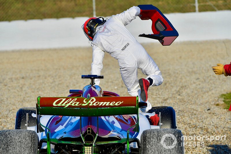 Kimi Raikkonen, Alfa Romeo Racing C38, en tête-à-queue