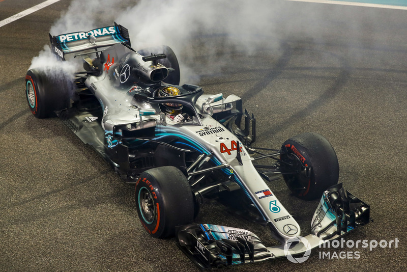 1. Lewis Hamilton, Mercedes (218 poin)