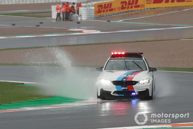 Inspeksi trek safety car BMW