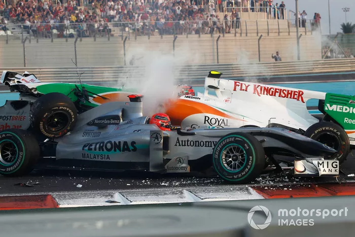 Michael Schumacher, Mercedes GP MGP W01, en tête-à-queue et percuté par Vitantonio Liuzzi, Force India VJM03