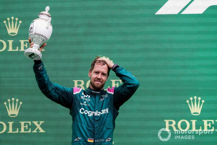 Podio: segundo lugar Sebastian Vettel, Aston Martin