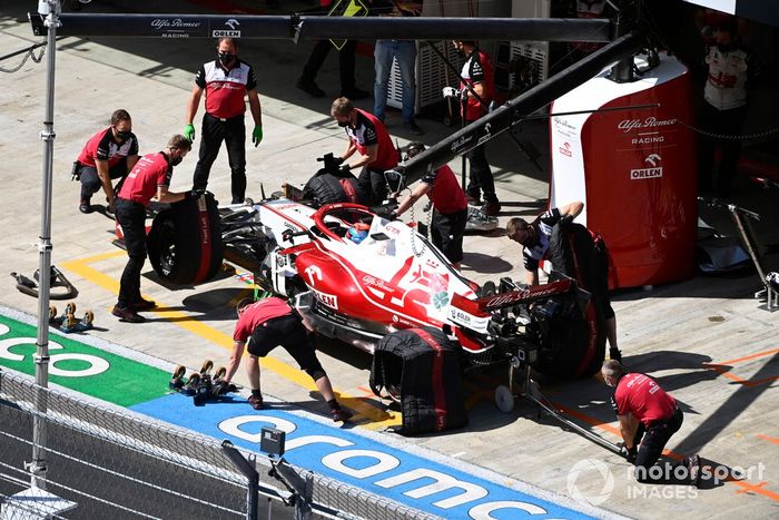 Kimi Raikkonen, Alfa Romeo Racing C41, en el pitlane