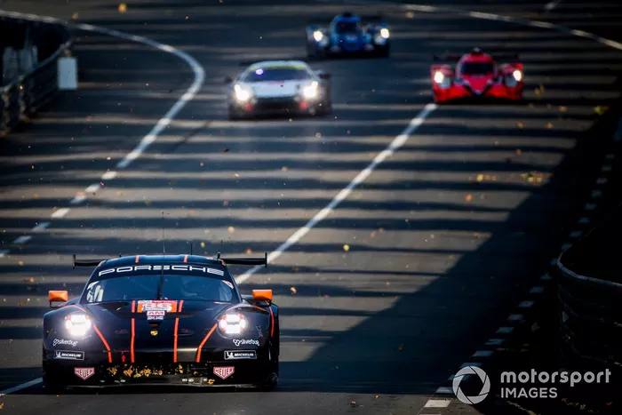 #86 Gulf Racing Porsche 911 RSR: Michael Wainwright, Andrew Watson, Benjamin Barker