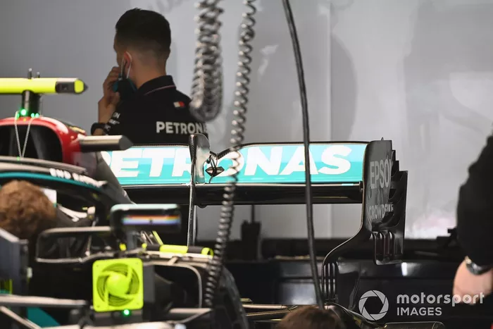 Mercedes W11: Heckflügel