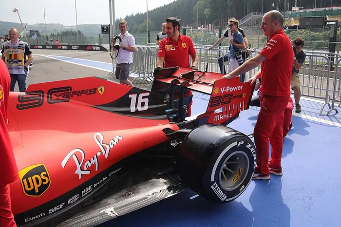 Traseira da Ferrari SF90 