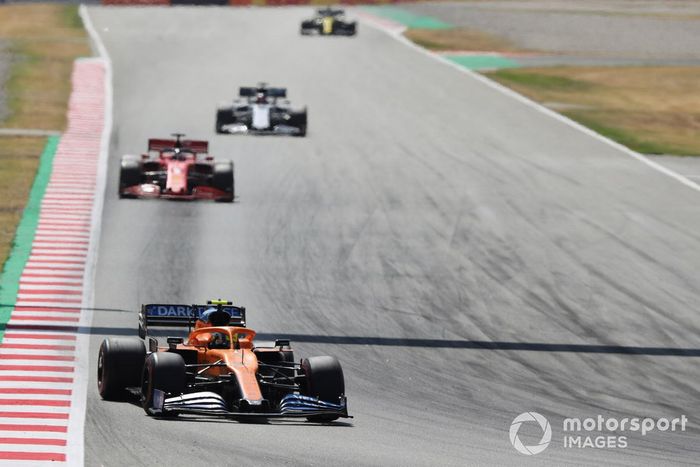 Lando Norris, McLaren MCL35, Sebastian Vettel, Ferrari SF1000