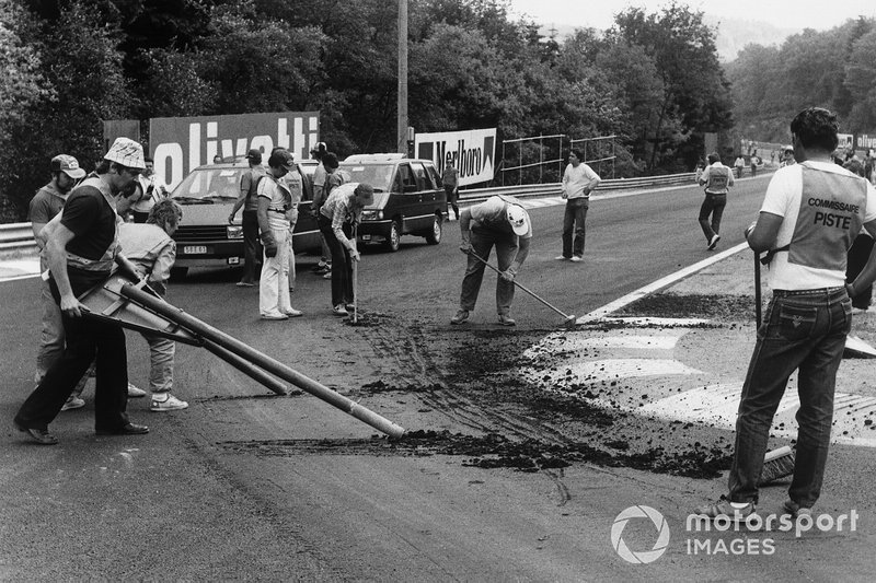 The race was cancelled after practice when the newly-laid track broke up due to the heat