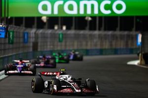 Nico Hulkenberg, Haas VF-24, Daniel Ricciardo, RB F1 Team VCARB 01