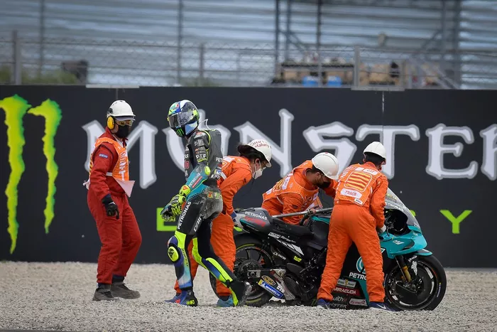 Caída de Valentino Rossi, Petronas Yamaha SRT