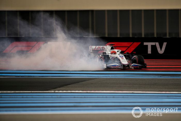 Nikita Mazepin, Haas VF-21, hace un trompo