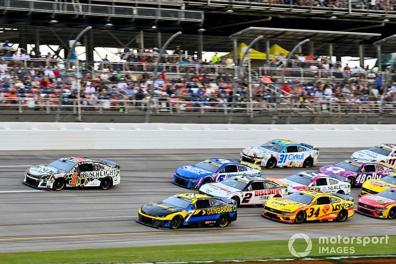Ross Chastain, Trackhouse Racing, Busch Light Camo Chevrolet Camaro, Justin Haley, Spire Motorsports, Gainbridge Chevrolet Camaro, Michael McDowell, Front Row Motorsports, Love's Travel Stops Ford Mustang, Austin Cindric, Team Penske, Discount Tire Ford M
