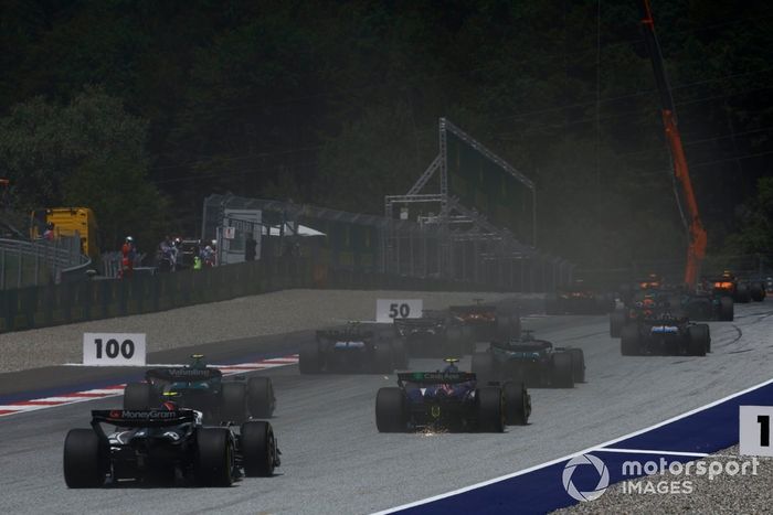 Yuki Tsunoda, RB F1 Team VCARB 01, Fernando Alonso, Aston Martin AMR24, Nico Hulkenberg, Haas VF-24.