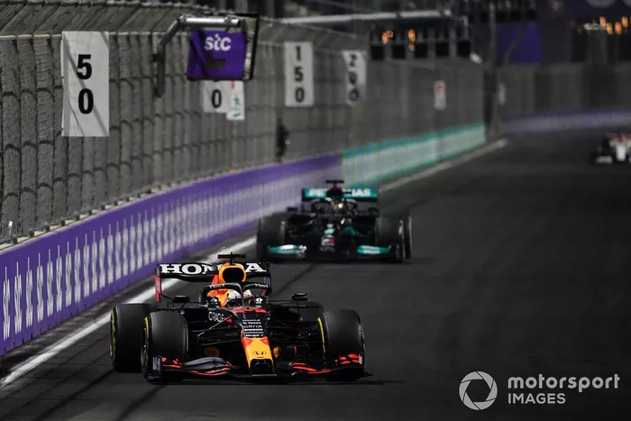 Max Verstappen, Red Bull Racing RB16B, Lewis Hamilton, Mercedes W12