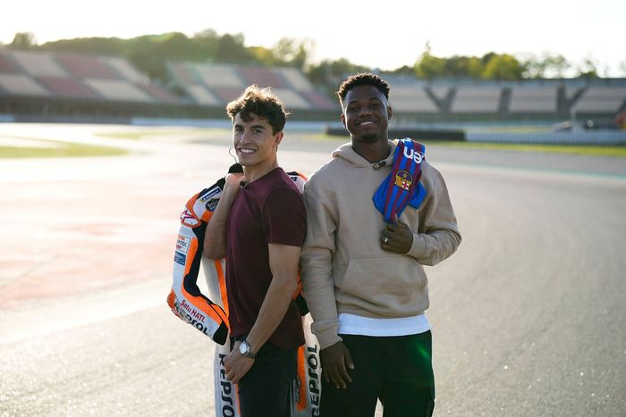 Ansu Fati, FC Barcelona, y Marc Márquez, Repsol Honda Team