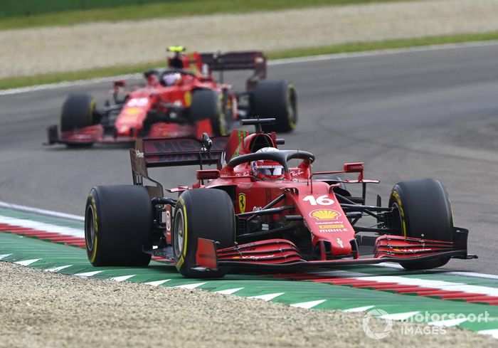 Charles Leclerc, Ferrari SF21, Carlos Sainz Jr., Ferrari SF21