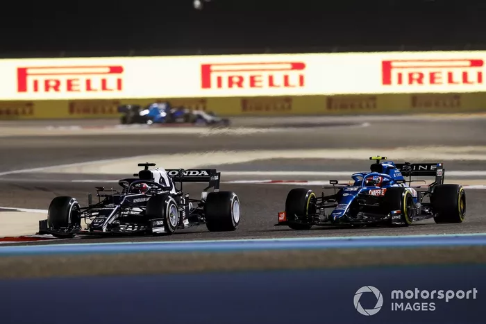 Yuki Tsunoda, AlphaTauri AT02, Esteban Ocon, Alpine A521