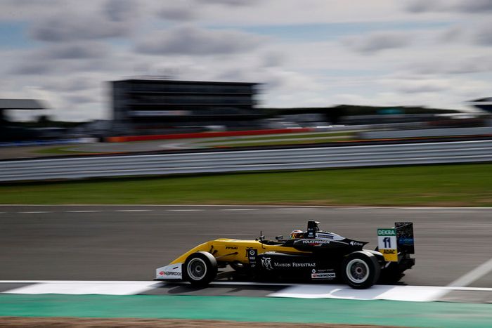 El 2018 de Sacha Fenestraz en imágenes: