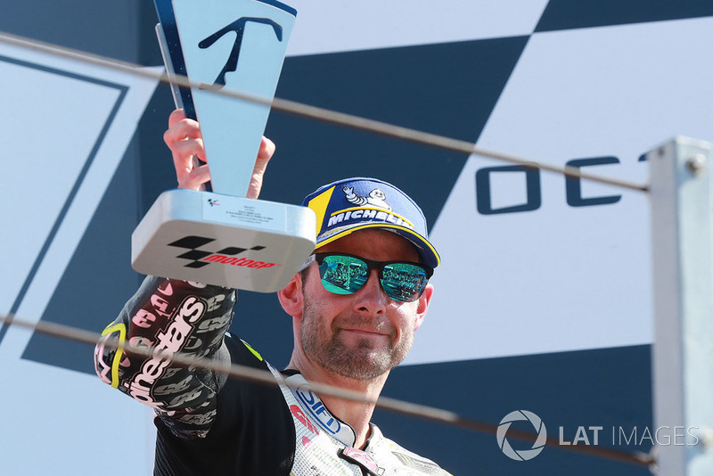 Cal Crutchlow: “Estou obviamente muito feliz. Como disse em Silverstone, eu gostaria de vencer um GP da Grã-Bretanha um dia. Acho que mostrei hoje que tinha ritmo para tentar vencer lá, mas acabei trazendo esse ritmo para tentar vencer aqui em Misano.”
