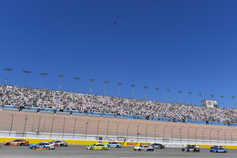 Daniel Suarez, Joe Gibbs Racing, Toyota Camry ARRIS and Ryan Blaney, Team Penske, Ford Fusion PPG