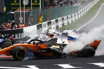 Fernando Alonso, McLaren MCL33, Charles Leclerc, Sauber C37, Nico Hulkenberg, Renault Sport F1 Team R.S. 18, start kazası