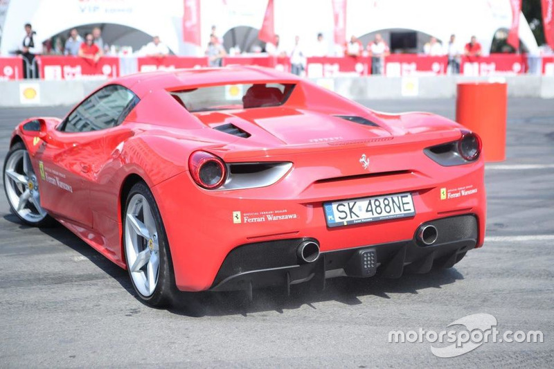Марк Жене за кермом Ferrari