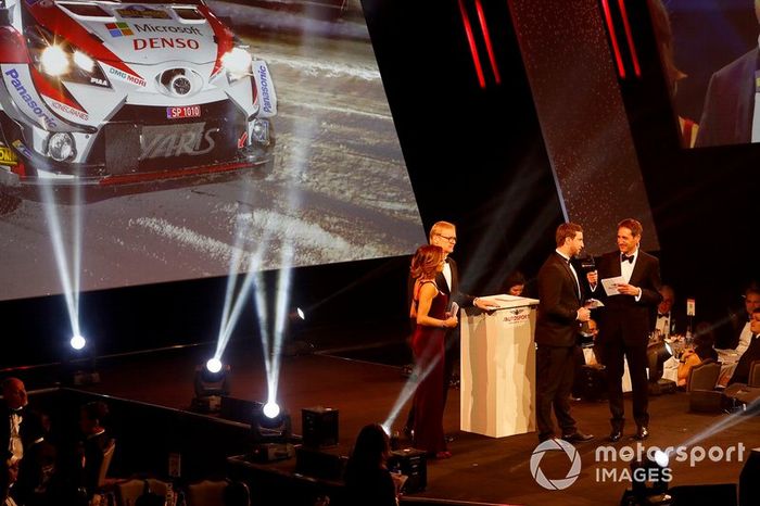 Tom Fowler recibe el Premio a Coche de Rallies del Año para Toyota