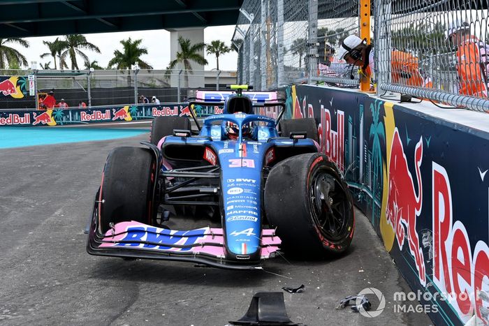 Esteban Ocon, Alpine A522, choca en la PL3