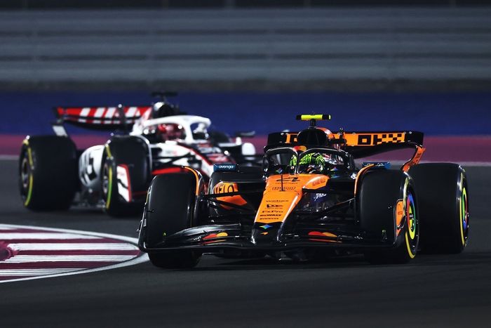 Lando Norris, McLaren, Esteban Ocon, Haas F1 Team