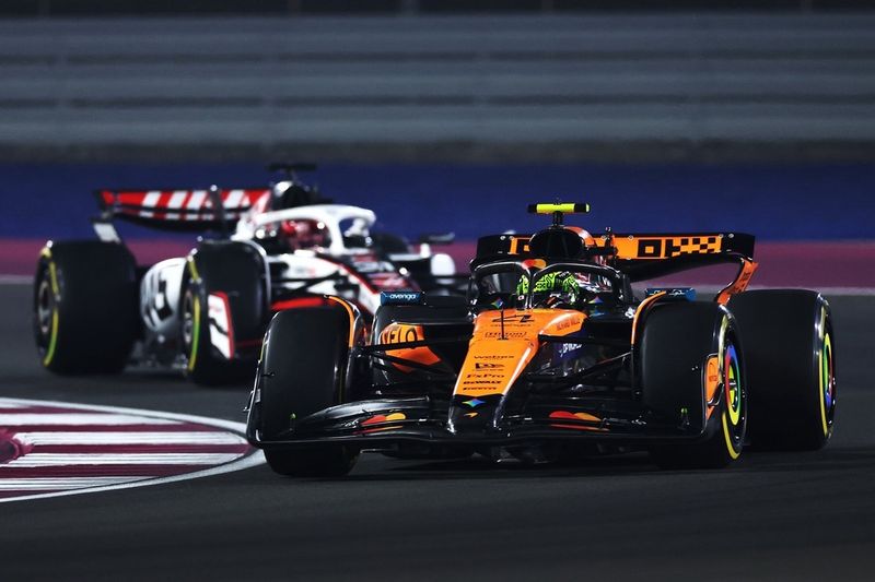 Lando Norris, McLaren, Esteban Ocon, Haas F1 Team