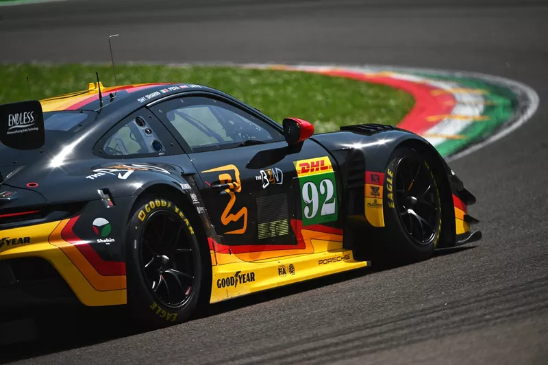 N° 92 : La Porsche 911 GT3 R de Bend Manthey : Yasser Shahin, Riccardo Pera, Richard Lietz