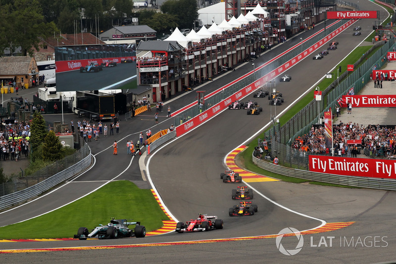 Acariciando por primera vez Eau Rouge