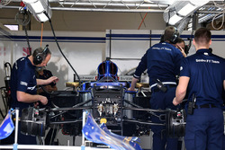Sauber C36 en el garaje