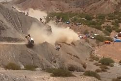Choque de: #304 Team Peugeot Sport, Peugeot 3008 DKR: Carlos Sainz, Lucas Cruz