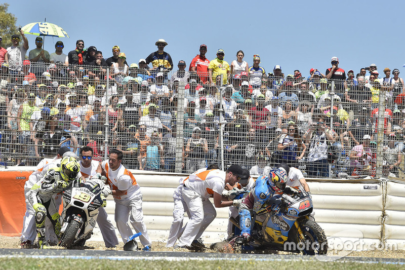 Chute de Jack Miller, Estrella Galicia 0,0 Marc VDS, et Alvaro Bautista, Aspar Racing Team