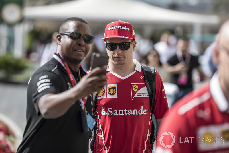 Kimi Raikkonen, Ferrari fans selfie