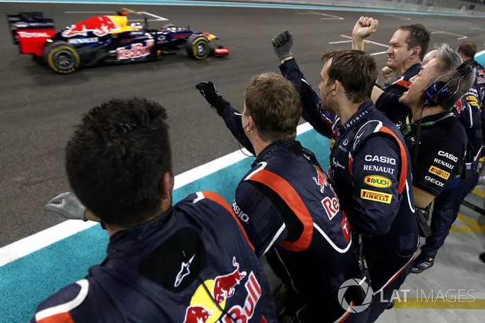 5 - (21 posiciones): Sebastian Vettel, Red Bull: 24º a 3º en el GP de Abu Dhabi 2012