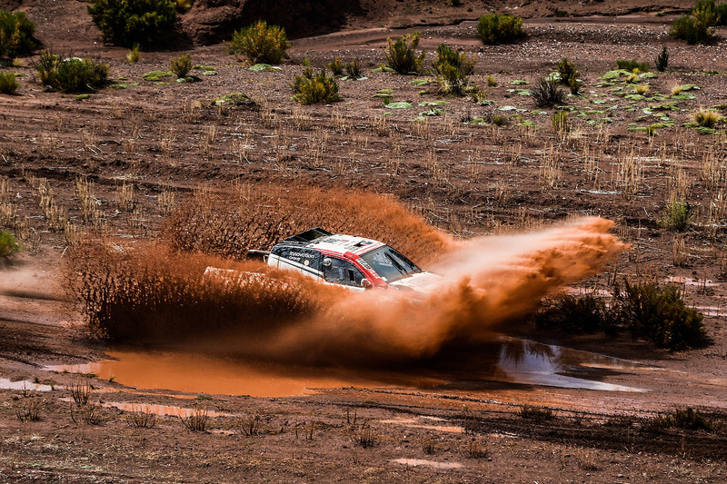 #304 Toyota Gazoo Racing Toyota: Giniel de Villiers, Dirk von Zitzewitz