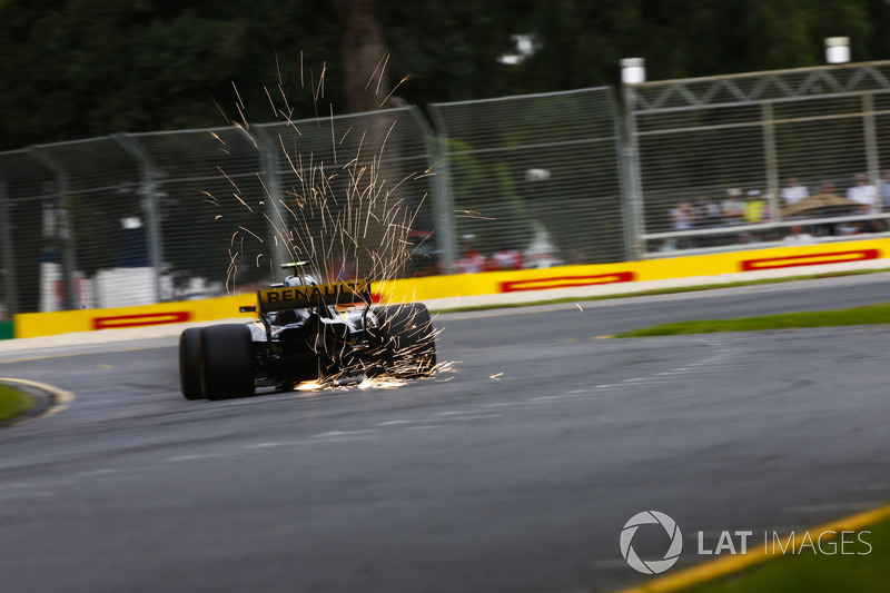 Percikan api dari Carlos Sainz Jr., Renault Sport F1 Team R.S. 18