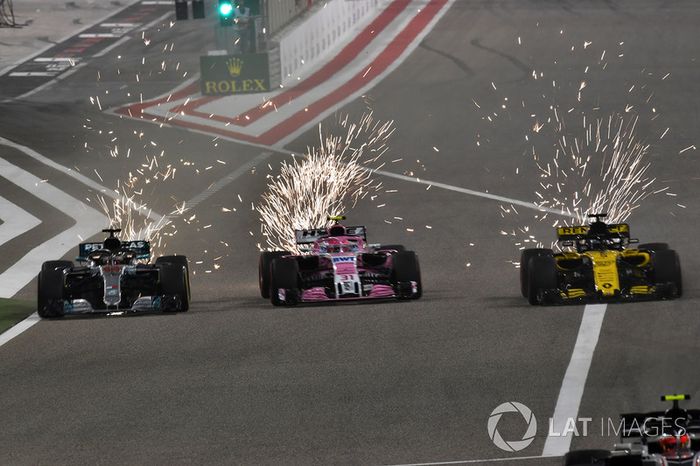 Apesar disso, Hamilton fez corrida de recuperação para terminar a prova em terceiro, especialmente ao herdar a posição de Raikkonen, que abandonou após um erro de pitstop da Ferrari. 