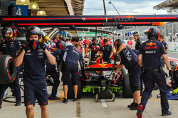 Max Verstappen, Red Bull Racing RB13 pit stop antrenmanı