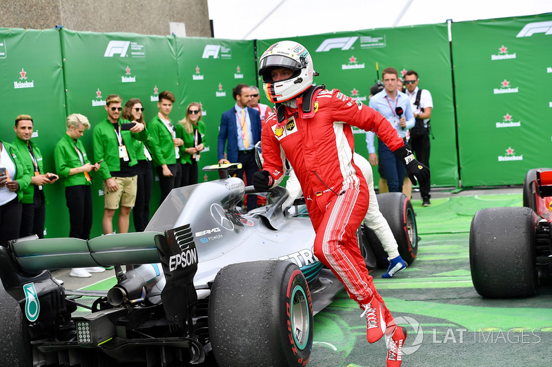 El ganador de la carrera de Canadá, Sebastian Vettel, Ferrari, celebra en parc ferme