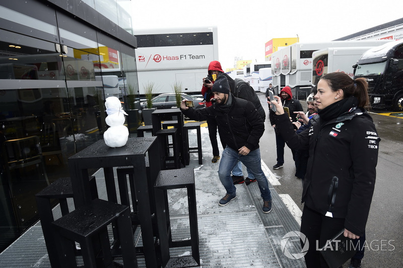 Mercedes AMG F1 snowman