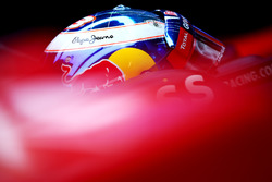 Daniel Ricciardo, Red Bull Racing, ai box