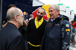 Cyril Abiteboul, Renault Sport F1 Director de manejo y Dr Helmut Marko, Red Bull Motorsport Consulto