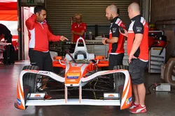 Area garage della Mahindra Racing