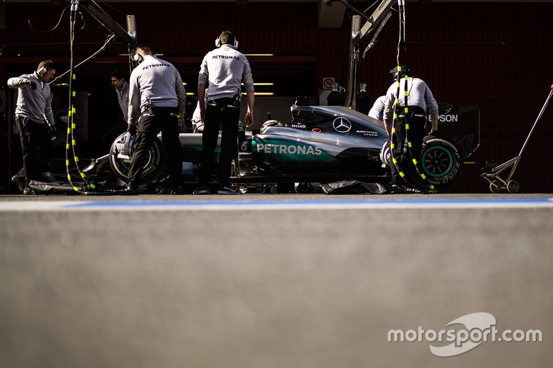 6. Lewis Hamilton, Mercedes AMG F1 W07 Hybrid