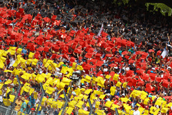 Fans auf der Tribüne