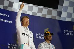 Podio: il vincitore della gara Nico Rosberg, Mercedes AMG F1 Team e il terzo classificato Lewis Hami