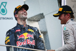 Podium: Sieger Daniel Ricciardo, Red Bull Racing; 3. Nico Rosberg, Mercedes AMG F1